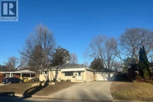 5-bedroom home for sale in Windsor — 2692 Everts