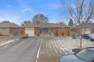 3-bedroom duplex home for sale in Brantford — 26 Wiltshire Drive