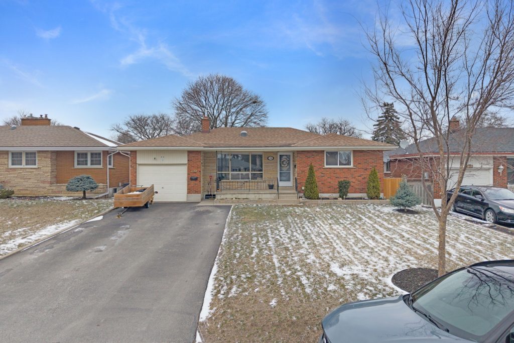 3-bedroom duplex home for sale in Brantford — 26 Wiltshire Drive (Photo 1)