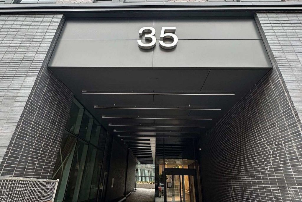 2-bedroom condo apartment for rent in Toronto — 2702 - 35 Parliament Street (Photo 1)