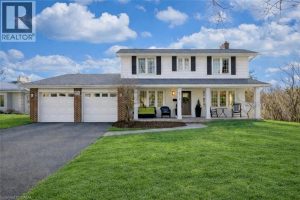 4-bedroom single family residence home for sale in Burlington — 275 Camborne Crescent