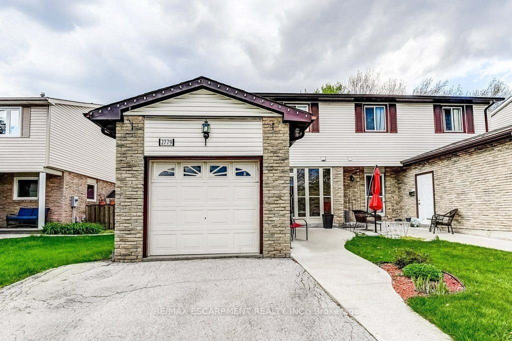 3-bedroom semi-detached home for sale in Peel — 2779 Andorra Circle (Photo 1)