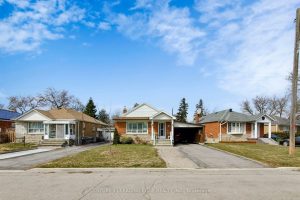 3-bedroom detached home for sale in Toronto — 27 Archwood Crescent