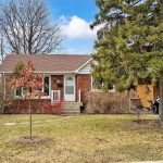 3-bedroom detached home for sale in Toronto — 27 Archwood Crescent (Photo 4)