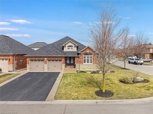 3-bedroom home for sale in Hamilton — 27 Carver Drive