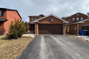 4-bedroom detached home for sale in York — 27 Dawson Crescent
