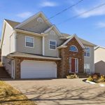 3-bedroom detached home for sale in Middlesex — 2884 Doyle Drive (Photo 3)