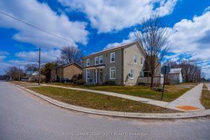 6-bedroom duplex home for sale in Calgary — 28 Railway Street