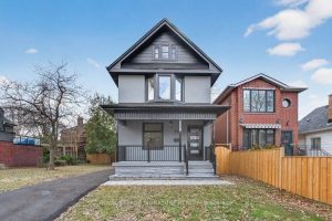 3-bedroom detached home for sale in Toronto — 290 Chisholm Avenue