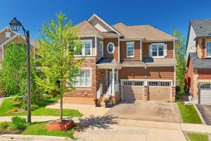 6-bedroom detached home for sale in Waterloo — 292 Falling Green Crescent