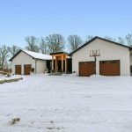 4-bedroom detached home for sale in Niagara — 295 Allen Road (Photo 1)