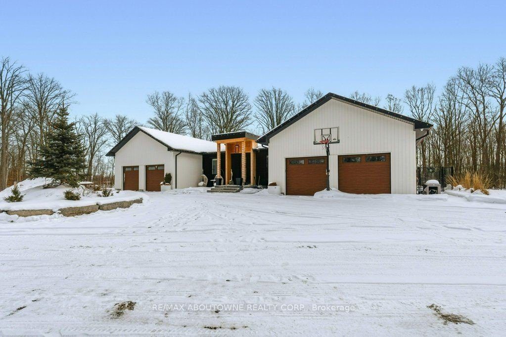 4-bedroom detached home for sale in Niagara — 295 Allen Road (Photo 1)
