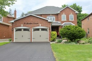 4-bedroom detached home for sale in Halton — 29 Hamilton Crescent