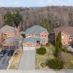 4-bedroom detached home for sale in Halton — 29 Hamilton Crescent (Photo 2)