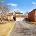4-bedroom detached home for sale in Halton — 29 Hamilton Crescent (Photo 4)