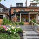 4-bedroom semi-detached home for sale in Toronto — 29 Parkside Drive (Photo 2)