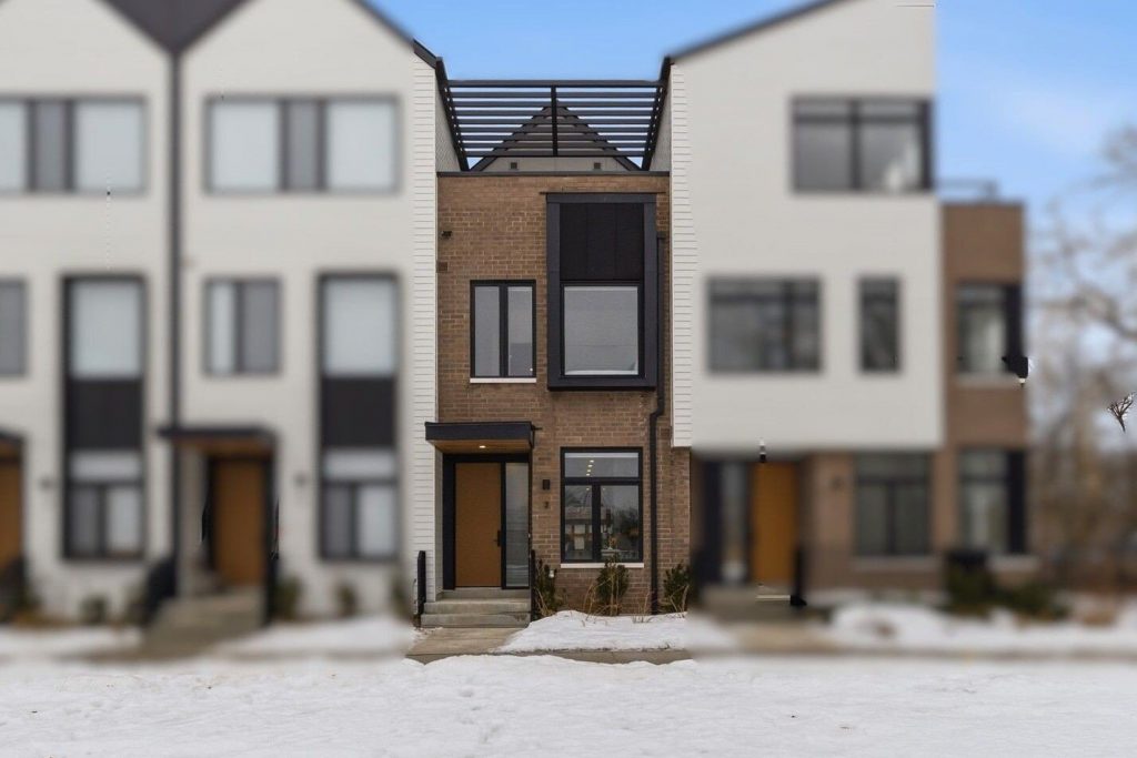 3-bedroom condo townhouse for sale in Peel — 2 - 10 Lou Parsons Way (Photo 1)