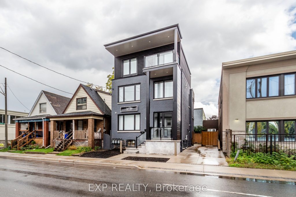 2-bedroom other home for rent in Hamilton — 2 - 144 Wellington Street N (Photo 1)