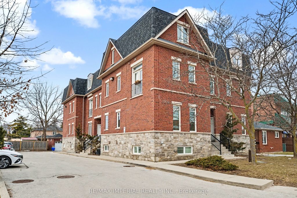 2-bedroom condo townhouse for sale in Toronto — 2 - 2964 Islington Avenue (Photo 1)