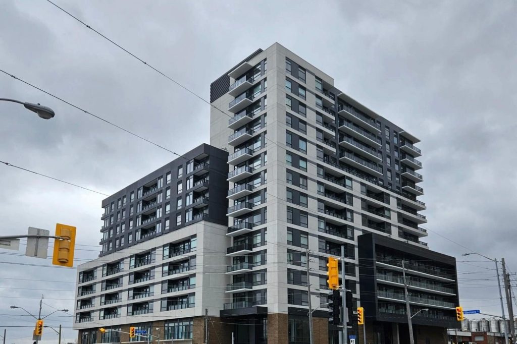 1-bedroom condo apartment for rent in Toronto — 307 - 1350 Ellesmere Road (Photo 1)