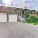4-bedroom detached home for rent in Richmond Hill — 30 Cattail Crescent N (Photo 4)