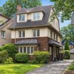 6-bedroom home for sale in Toronto — 313 Broadway Avenue (Photo 4)