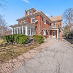 6-bedroom home for sale in Toronto — 313 Broadway Avenue (Photo 5)