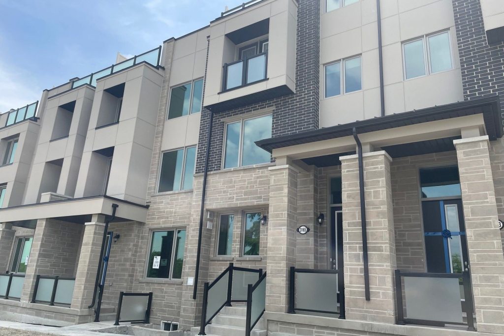 4-bedroom att/row/townhouse for rent in Markham — 3165 Elgin Mills Road E (Photo 1)
