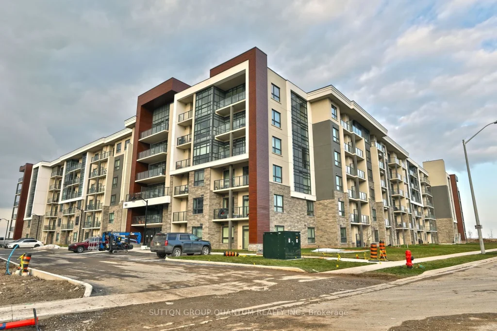 1-bedroom condo apartment for rent in Hamilton — 319 - 101 Shoreview Place (Photo 1)