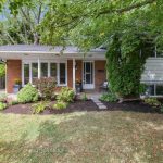 3-bedroom detached home for sale in Halton — 319 Erindale Drive (Photo 1)