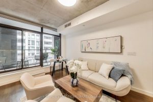 1-bedroom condo apartment for sale in Toronto — 320 - 111 Bathurst Street