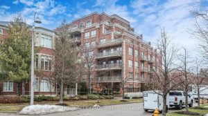 1-bedroom condo apartment for sale in Toronto — 322 - 20 Burkebrook Place