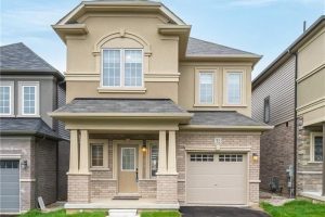 5-bedroom single family residence home for sale in Paris — 32 George Brier Drive W