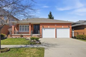 3-bedroom home for sale in Hamilton — 32 Highbury Drive