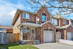 3-bedroom att/row/townhouse for sale in Hamilton — 32 Perthshire Court