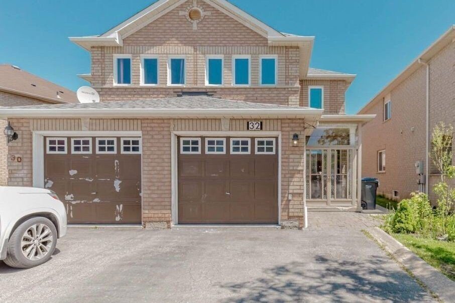 1-bedroom semi-detached home for rent in Brampton — 32 Silo Court (Photo 1)