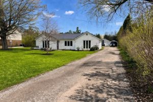 3-bedroom detached home for sale in Simcoe — 3302 Innisfil Beach Road