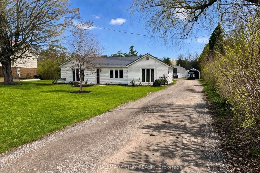 3-bedroom detached home for sale in Simcoe — 3302 Innisfil Beach Road (Photo 1)