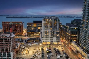 3-bedroom condo apartment for sale in Toronto — 332 - 15 Richardson Street
