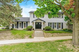 4-bedroom detached home for sale in Toronto — 33 Avonwick Gate