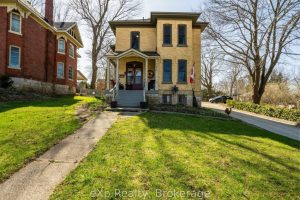 4-bedroom detached home for sale in Bruce — 352 Berford Street