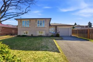 5-bedroom home for sale in Brantford — 35 Bernard Avenue