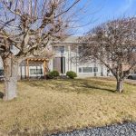 4-bedroom detached home for sale in Middlesex — 35 Tanya Drive (Photo 3)