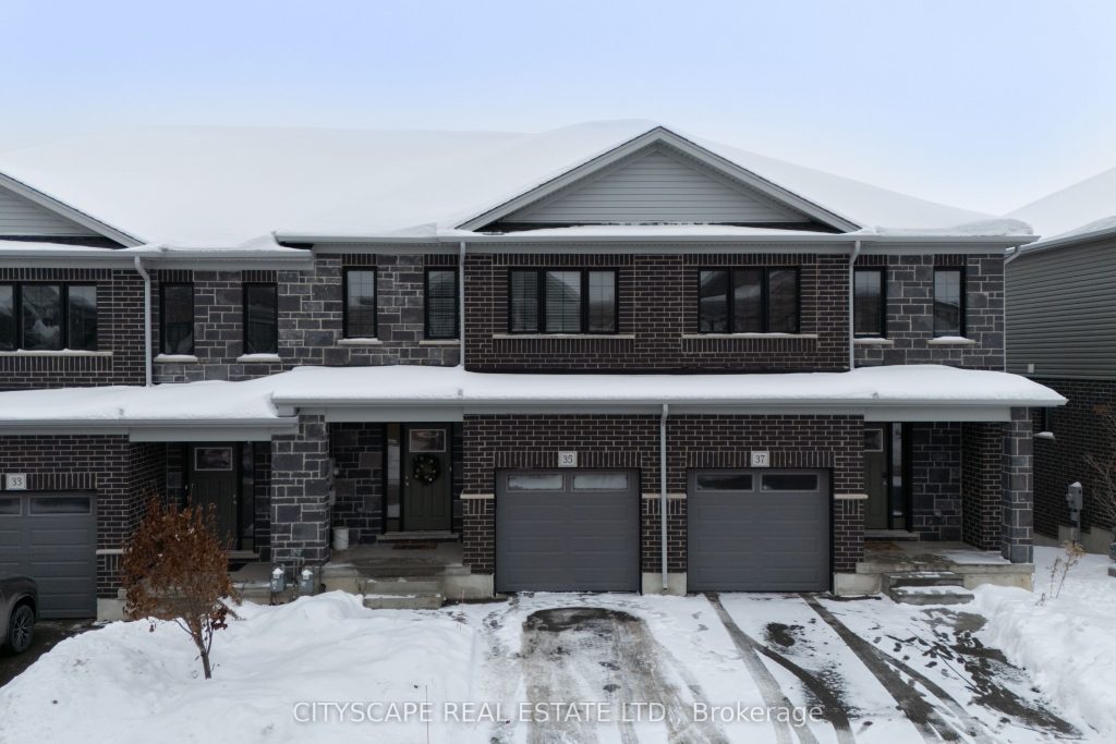 4-bedroom att/row/townhouse for rent in Kitchener — 35 Woodedge Circle (Photo 1)