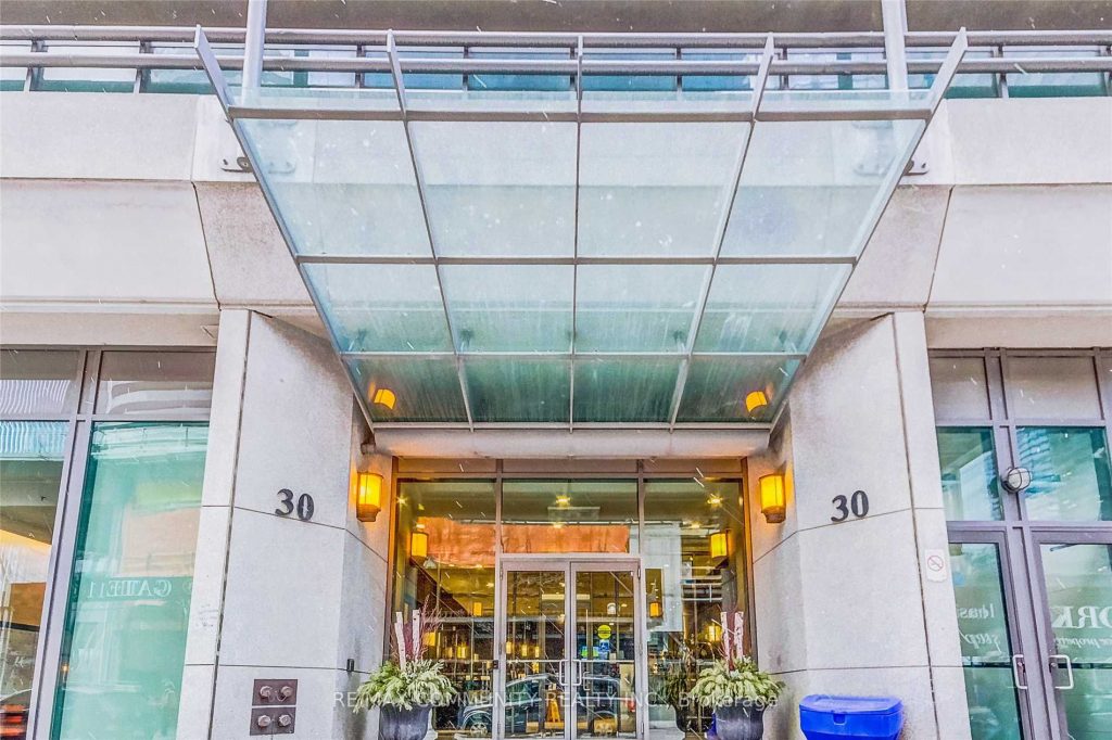 1-bedroom condo apartment for rent in Toronto — 3605 - 30 Grand Trunk Crescent (Photo 1)