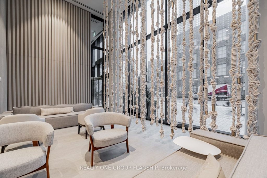 1-bedroom condo apartment for sale in Toronto — 3608 - 55 Cooper Street (Photo 1)