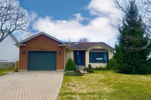 3-bedroom detached home for sale in Niagara — 3681 Sussex Lane
