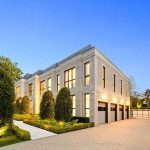 5-bedroom detached home for sale in York — 36 Waymar Heights Boulevard (Photo 2)