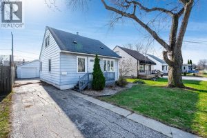 3-bedroom home for sale in Windsor — 3759 Whitney
