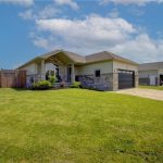 5-bedroom single family residence home for sale in Minto — 37 Lorne Street W (Photo 2)